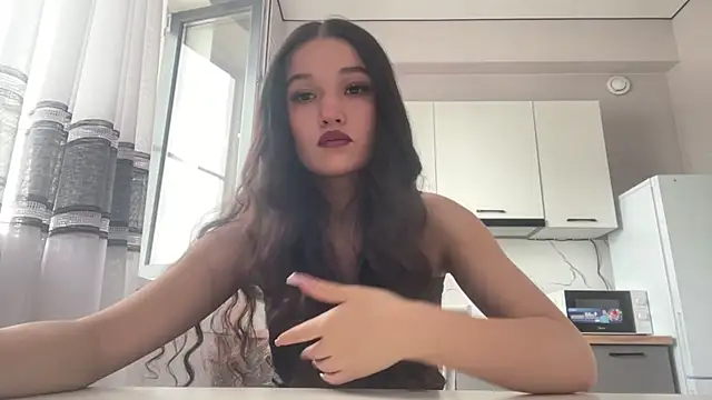 Snapshot of LisetteParajon chatting on June 19, 2026, 5:45 am LisetteParajon online show from June 19, 2026, 5:45 am