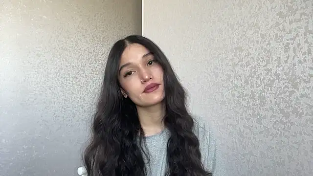 Snapshot of LisetteParajon chatting on July 6, 2026, 5:04 am LisetteParajon online show from July 6, 2026, 5:04 am