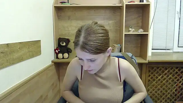 Snapshot of ViolaHot_ chatting on July 4, 2026, 7:31 pm ViolaHot online show from July 4, 2026, 7:31 pm