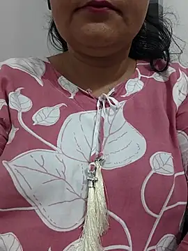 manjusrma005 online show from June 2, 2026, 6:32 pm