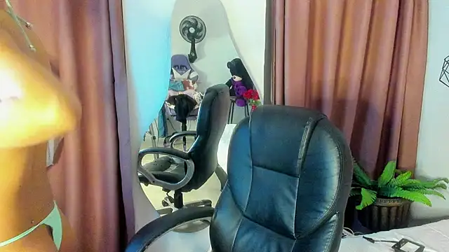 Snapshot of miafox__ chatting on July 2, 2026, 3:17 am miafox online show from July 2, 2026, 3:17 am