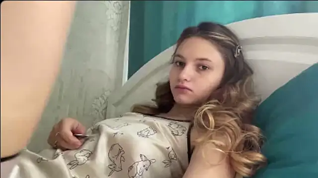 HeIen cute online show from July 17, 2026, 6:20 am
