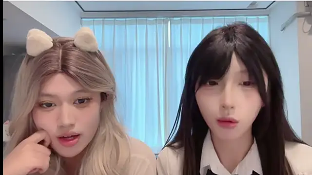 ZhaoZhao online show from June 1, 2026, 11:45 am