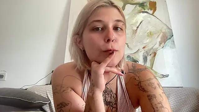 Snapshot of Ella_Bloom chatting on July 7, 2026, 9:57 am Ella Bloom online show from July 7, 2026, 9:57 am