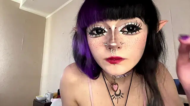 Snapshot of HolyCute chatting on June 22, 2026, 2:14 pm HolyCute online show from June 22, 2026, 2:14 pm