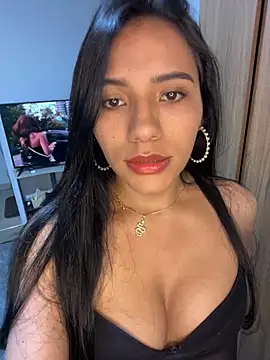Snapshot of Caro_Mildrey chatting on June 10, 2026, 2:34 am Caro Mildrey online show from June 10, 2026, 2:34 am