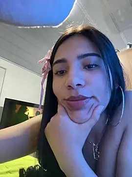Snapshot of Caro_Mildrey chatting on July 6, 2026, 2:19 am Caro Mildrey online show from July 6, 2026, 2:19 am