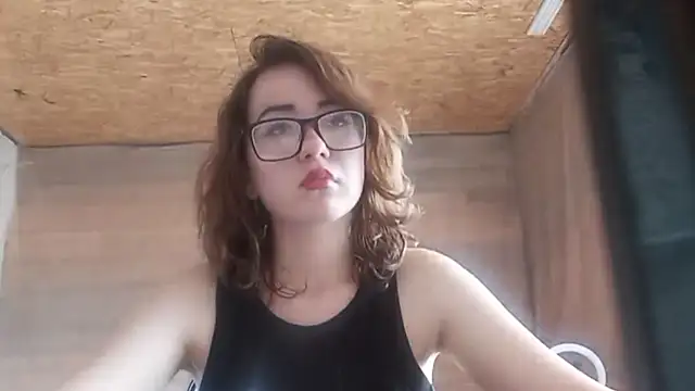 OliviaMoment online show from July 4, 2026, 10:54 am