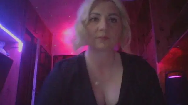 Snapshot of LunaaKiss chatting on June 6, 2026, 10:47 pm LunaaKiss online show from June 6, 2026, 10:47 pm