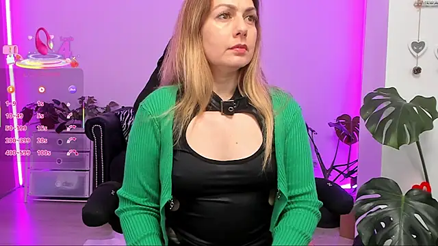 LindaWhite  online show from March 21, 2025, 5:02 pm