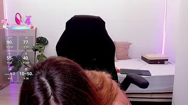 LindaWhite  online show from September 12, 2025, 3:56 pm