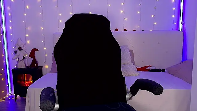 LindaWhite  online show from December 16, 2025, 5:18 pm