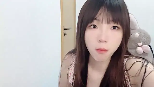 Snapshot of Louise-3 chatting on June 7, 2026, 10:02 pm Louise-3 online show from June 7, 2026, 10:02 pm