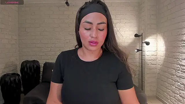 VictoriaBennetX online show from July 14, 2026, 7:52 pm