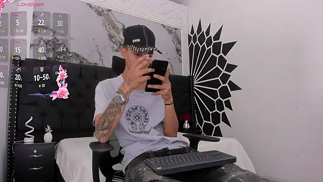 Snapshot of LucasJhonson_ chatting on June 15, 2026, 9:06 pm LucasJhonson online show from June 15, 2026, 9:06 pm