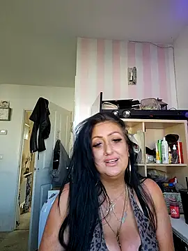 Snapshot of Angeldevlin81 chatting on June 18, 2026, 6:12 pm Angeldevlin81 online show from June 18, 2026, 6:12 pm