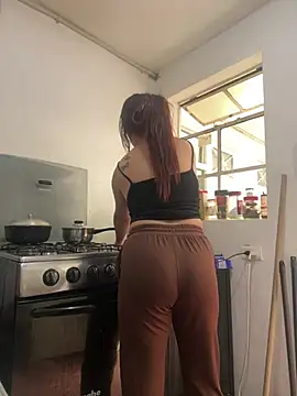 arilynn  online show from July 28, 2026, 7:39 pm