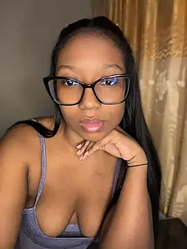 Snapshot of chell_iivy chatting on July 9, 2026, 5:44 am chell iivy online show from July 9, 2026, 5:44 am
