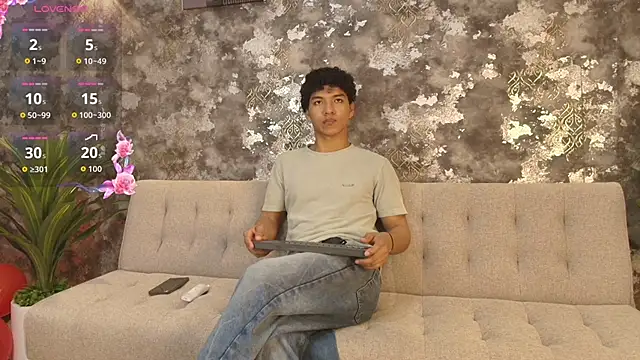 Snapshot of Maximiliano_Young chatting on June 9, 2026, 1:01 pm Maximiliano Young online show from June 9, 2026, 1:01 pm