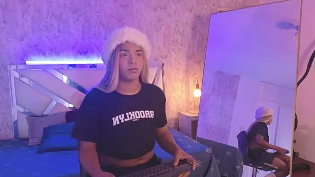 chloe bronze online show from July 15, 2026, 7:30 pm