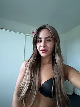 Nikola Olivia online show from June 3, 2026, 8:25 pm