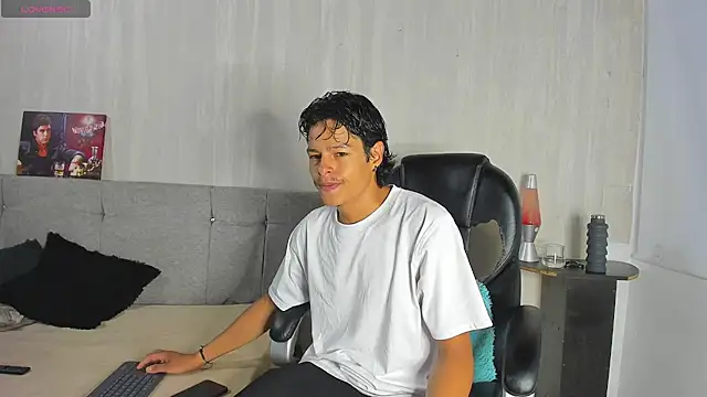 Snapshot of tommyhot7 chatting on June 25, 2026, 8:35 pm tommyhot7 online show from June 25, 2026, 8:35 pm