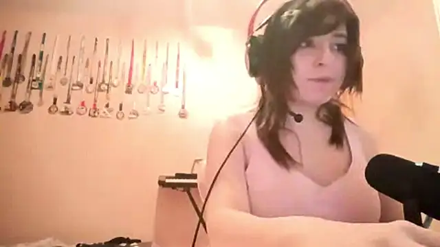 bunnyhoneylovehands online show from June 14, 2026, 6:21 pm