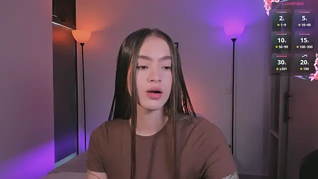 LizzyColins online show from July 5, 2026, 1:07 pm