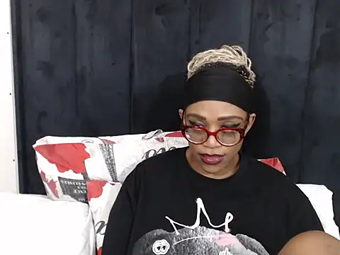 SultryDivax online show from June 14, 2026, 2:24 am