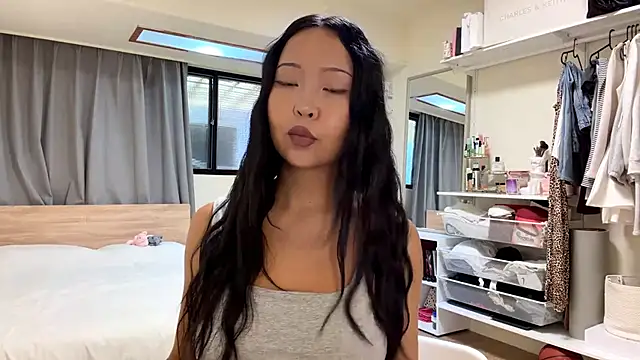 JaninaVolek online show from June 3, 2026, 9:34 am