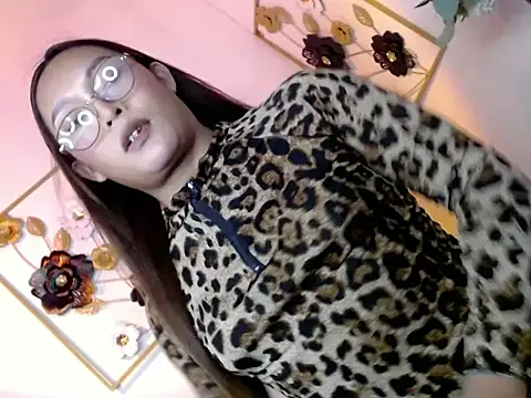 delilahxxxxx online show from June 4, 2026, 2:17 am