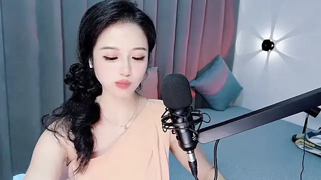 Momo-Wow online show from July 14, 2026, 10:21 am
