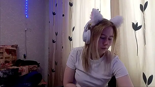 NikiFray online show from June 1, 2026, 2:08 pm