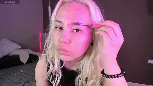 bunnyruby  online show from June 3, 2026, 1:03 pm