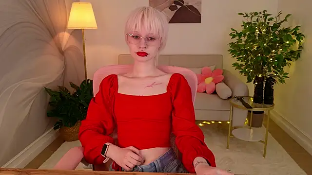 LauraDiazz online show from July 18, 2026, 3:05 pm