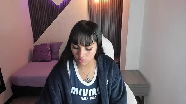 Snapshot of Bella_Raven chatting on June 8, 2026, 11:32 am Bella Raven online show from June 8, 2026, 11:32 am
