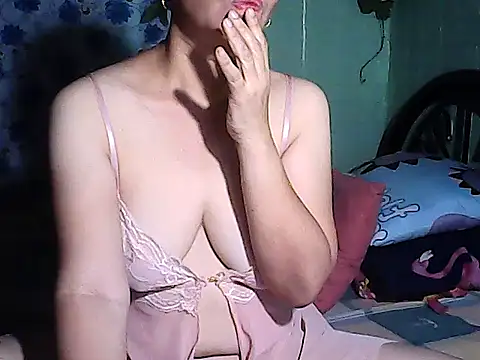 Snapshot of xxadeline47xx chatting on July 5, 2026, 9:44 pm xxadeline47xx online show from July 5, 2026, 9:44 pm