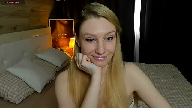 ReginaAmour online show from June 3, 2026, 1:03 pm