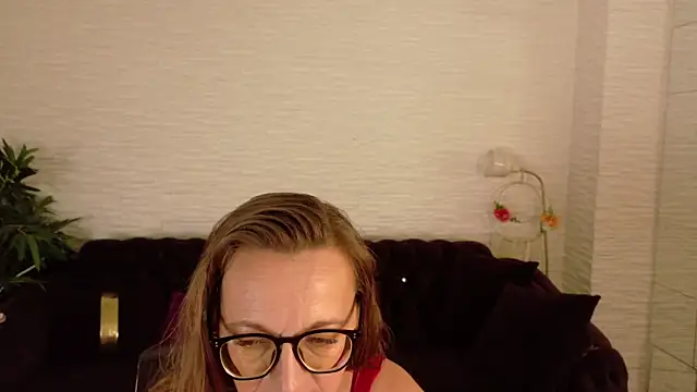 SiennaShinee online show from July 19, 2026, 7:39 pm