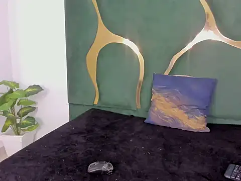 Mila petiteasm online show from June 15, 2026, 12:51 pm