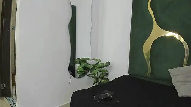 Mila petiteasm online show from June 27, 2026, 12:33 pm