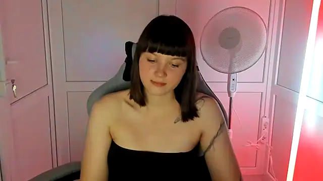 Snapshot of Vanilla_Vixen chatting on June 18, 2026, 6:12 pm Vanilla Vixen online show from June 18, 2026, 6:12 pm