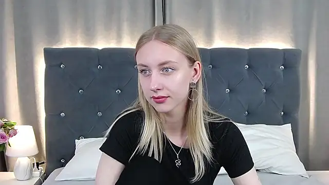 Snapshot of LirienVexx chatting on June 7, 2026, 6:28 am LirienVexx online show from June 7, 2026, 6:28 am