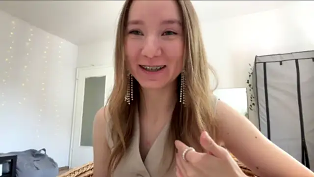 Snapshot of smalllisa chatting on June 7, 2026, 2:10 pm smalllisa online show from June 7, 2026, 2:10 pm