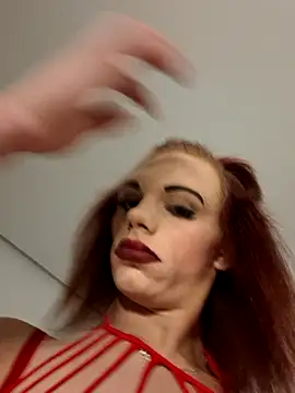 Snapshot of translady19 chatting on June 10, 2026, 5:34 pm translady19 online show from June 10, 2026, 5:34 pm