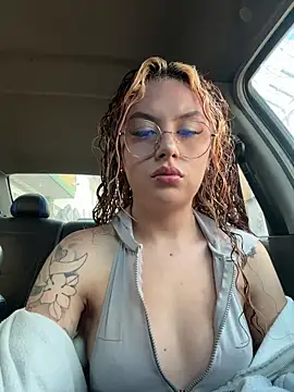 Snapshot of Joyce-fire chatting on July 1, 2026, 7:24 pm Joyce-fire online show from July 1, 2026, 7:24 pm