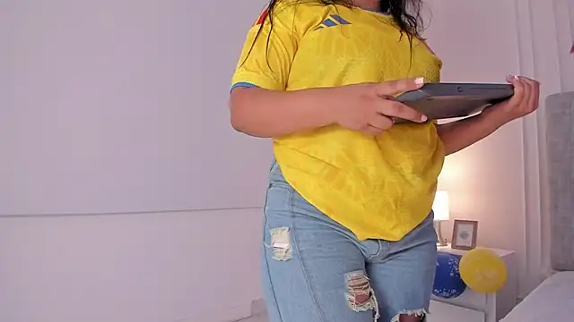 Emma-Velez online show from July 7, 2026, 1:04 pm