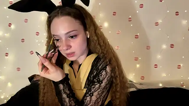 Snapshot of itskylieee chatting on July 2, 2026, 12:44 pm itskylieee online show from July 2, 2026, 12:44 pm
