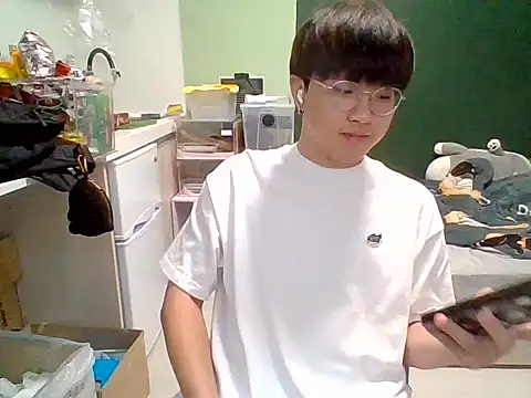 Snapshot of Yang_571 chatting on June 27, 2026, 5:18 pm Yang 571 online show from June 27, 2026, 5:18 pm