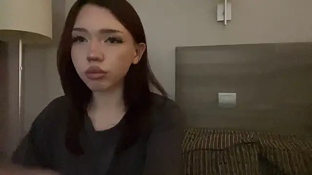 Snapshot of moonlure chatting on July 7, 2026, 8:35 pm moonlure online show from July 7, 2026, 8:35 pm